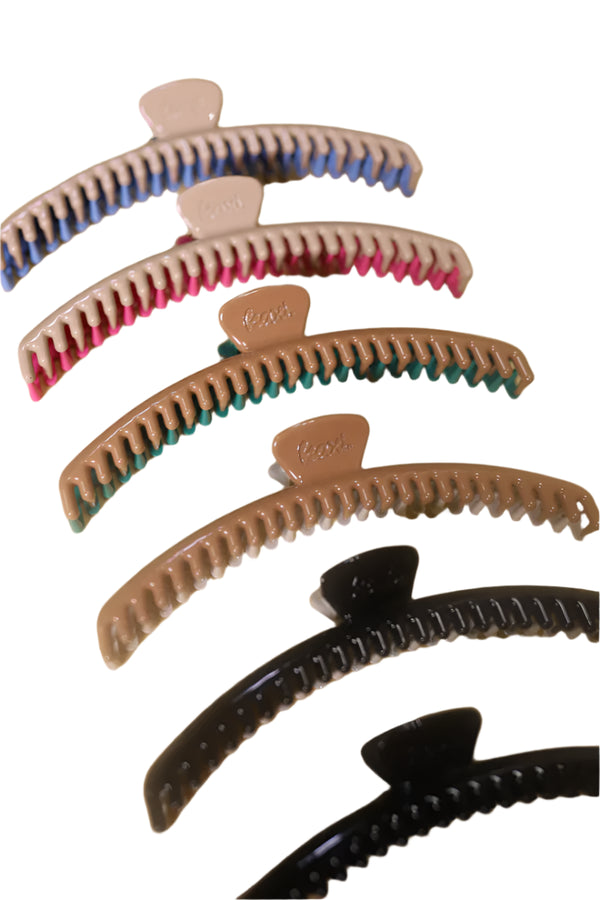 From the trendiest, must have brand, KAXI Two-Toned Shiny Original Hold Everything Claw – Elegant two-toned hair clip with a glossy finish, offering a secure hold for all hair types while adding a stylish, contemporary touch to your look.